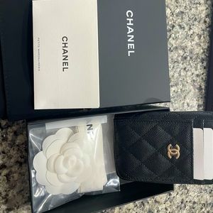 RARE NWT CHANEL Zippy O coin/card wallet